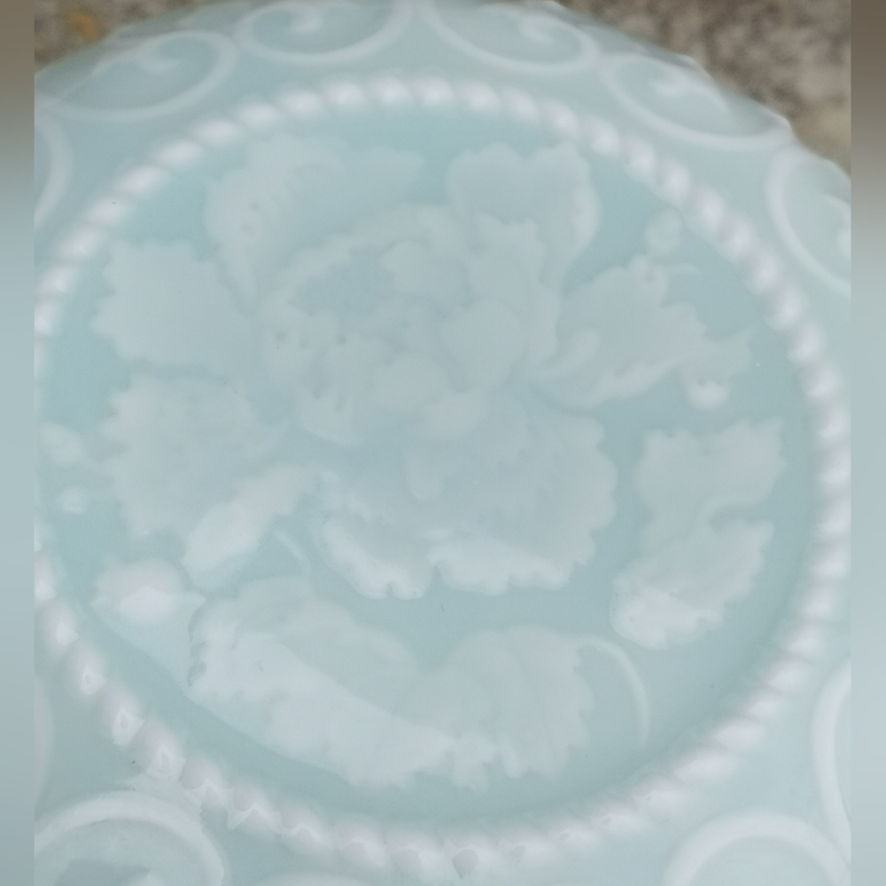 Chinese Celadon Porcelain PEONY Round Trinket Box - Picture 7 of 7